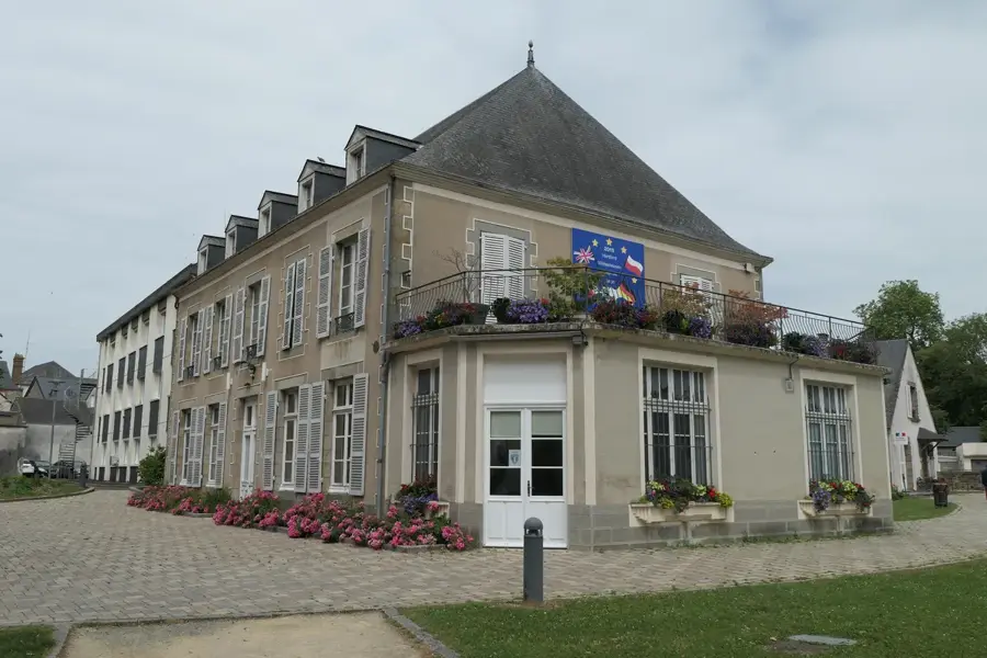 Évron – city
