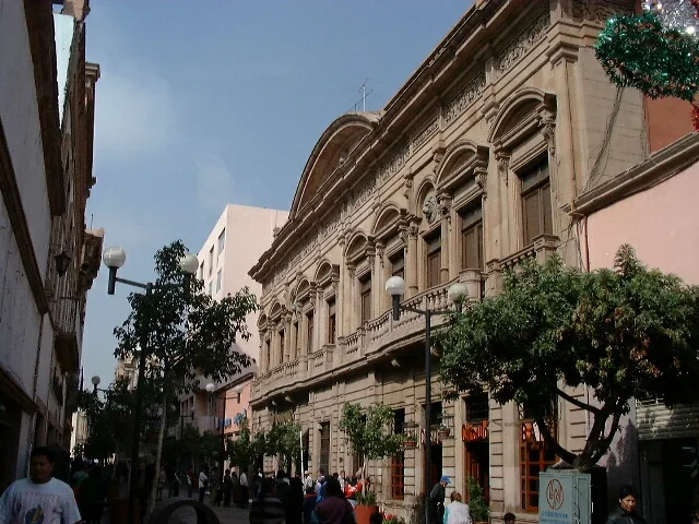 Explora Tudományos Központ — Torre BBVA (Panama)