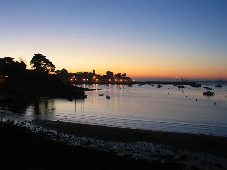 Arzon – city