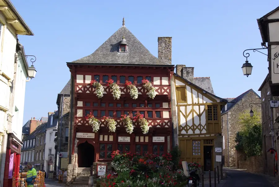 Lamballe-Armor – city