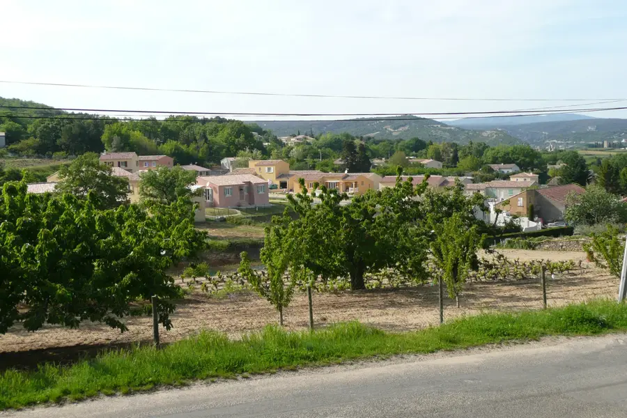 Saint-Julien-de-Peyrolas — Tiyeglow (Somalia)