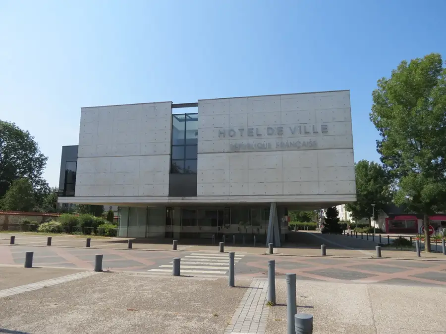 Franqueville-Saint-Pierre – city