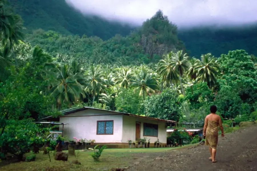 Puamau — Ruinen des Königspalastes Rikitea (Französisch-Polynesien)
