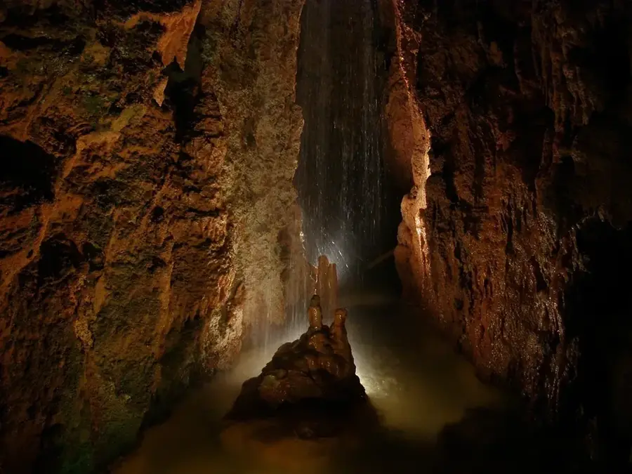 Maraa Grotto
