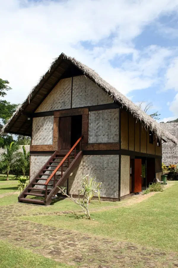 Statue of the Virgin Hiva Oa — Otepa (French Polynesia)