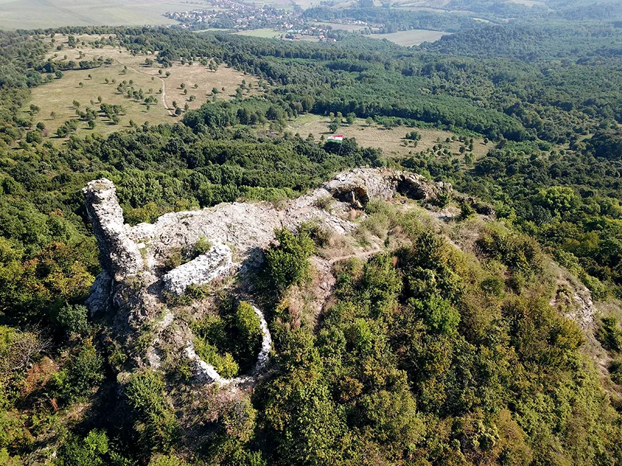 Szandavári várrom — Szandavár-hegy (Magyarország)