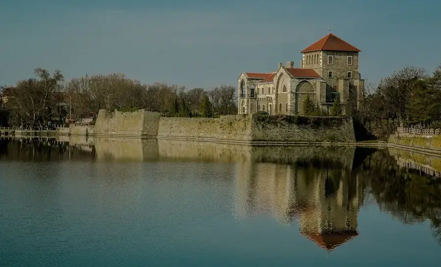 Tatai vár — Tata (Magyarország)