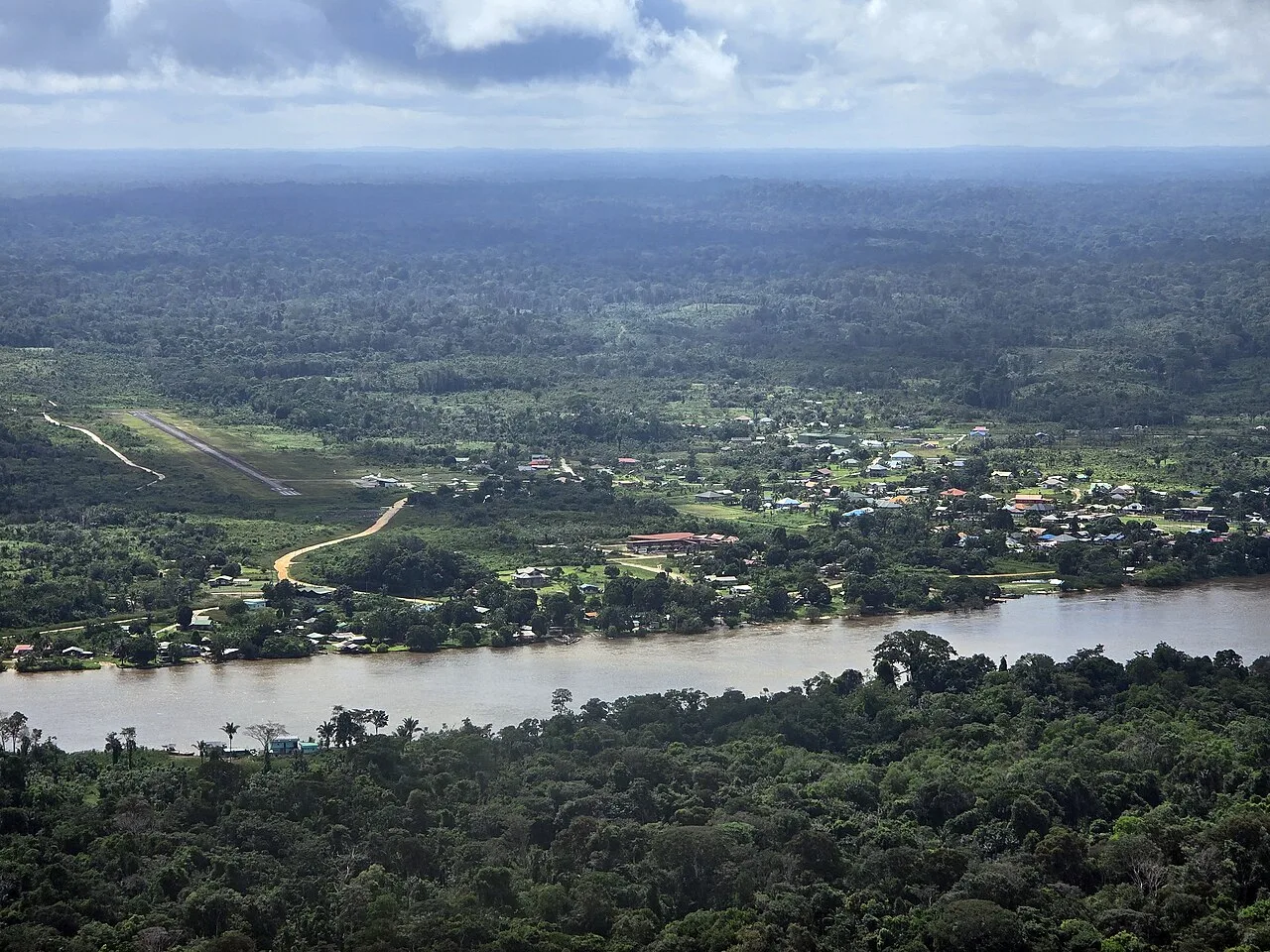 Flussanleger Grand-Santi — Massif Lucifer (Französisch-Guayana)