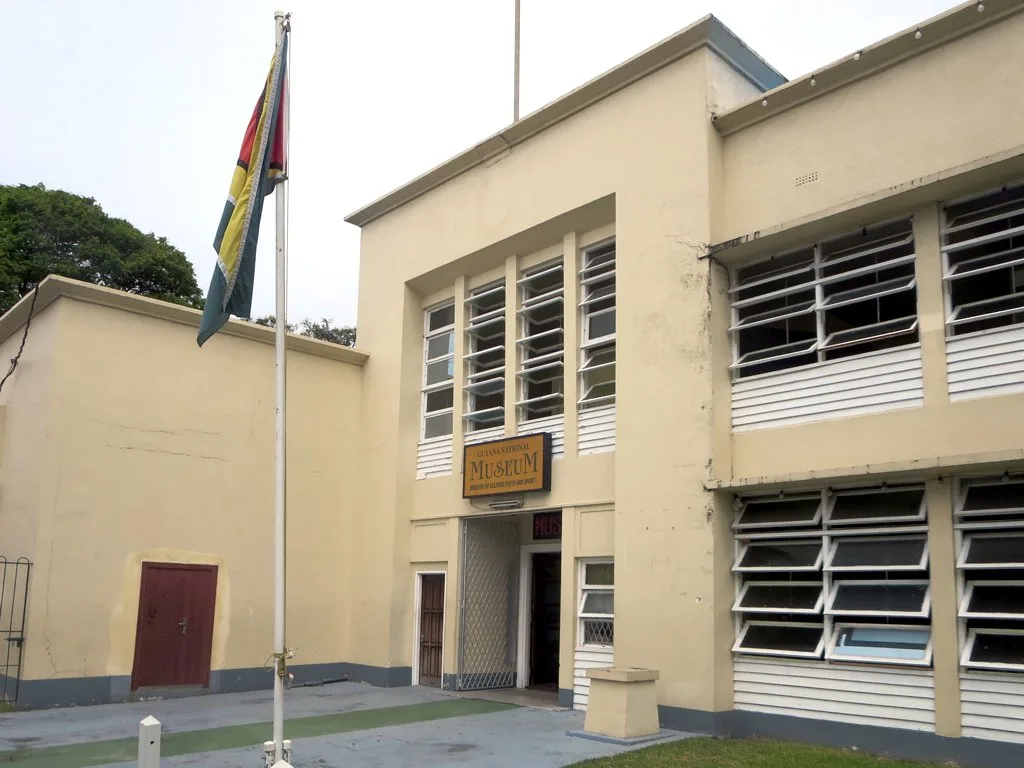 GNSC Pier — Blockfreien-Denkmal (Guyana)