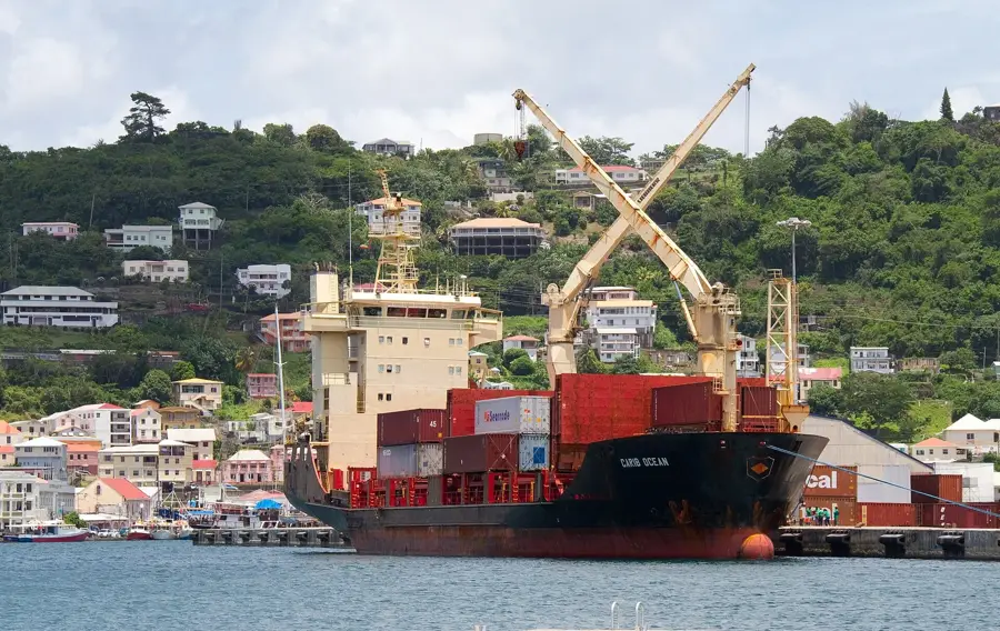 A mélység Krisztusa szobor — Szent György anglikán templom (Grenada)
