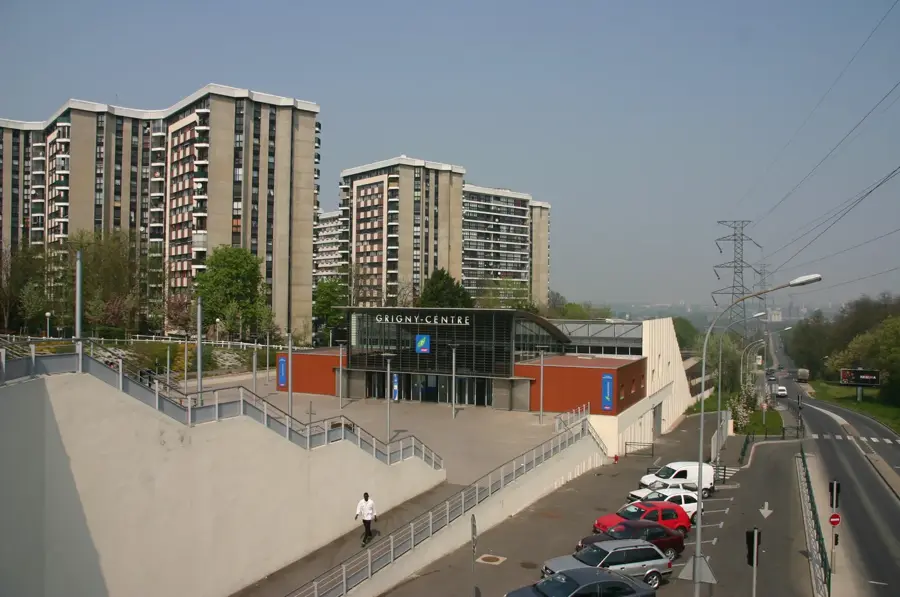 Grigny – city