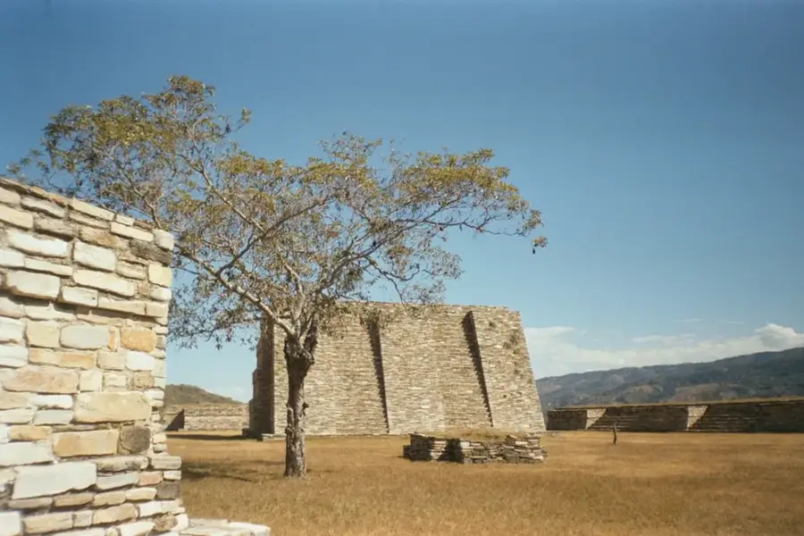 Mixco Viejo — Tikal (Guatemala)