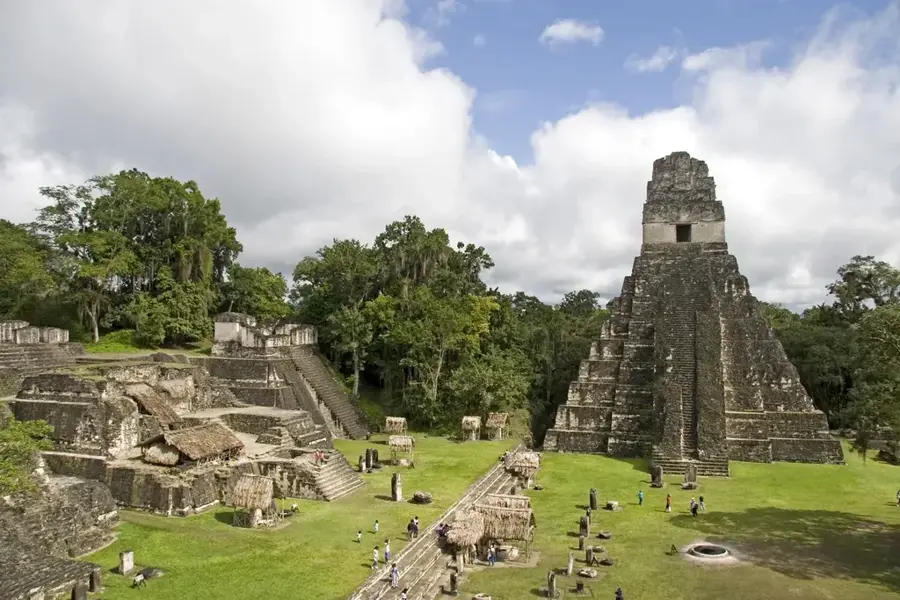 Tikal — Dzibilchaltún (Mexico)
