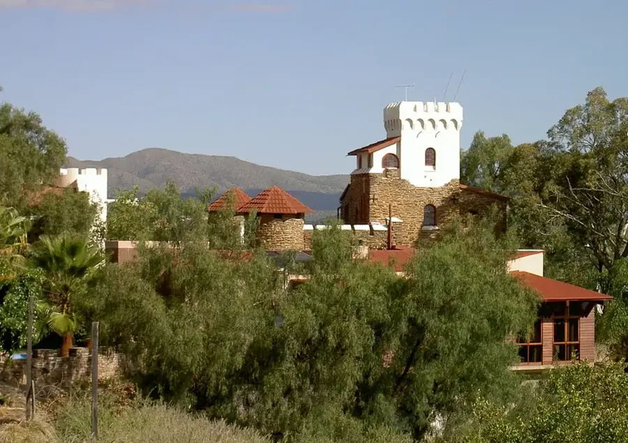 Heinitzburg (Windhoek) — Hősök Tere (Namíbia)