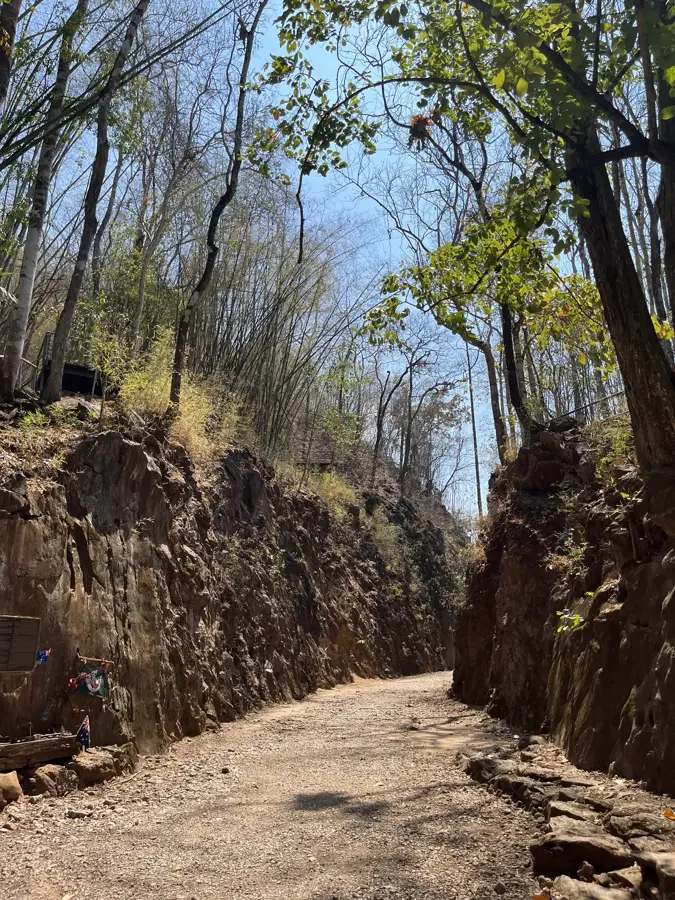 Memorialul Trecătoarea Focului Iadului — Trecătoarea celor Trei Pagode (Thailanda)