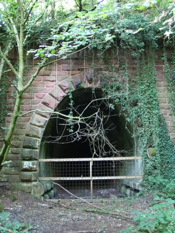 Ehemalige Eisenbahntunnel — Seilbahn Borgo Maggiore (San Marino)