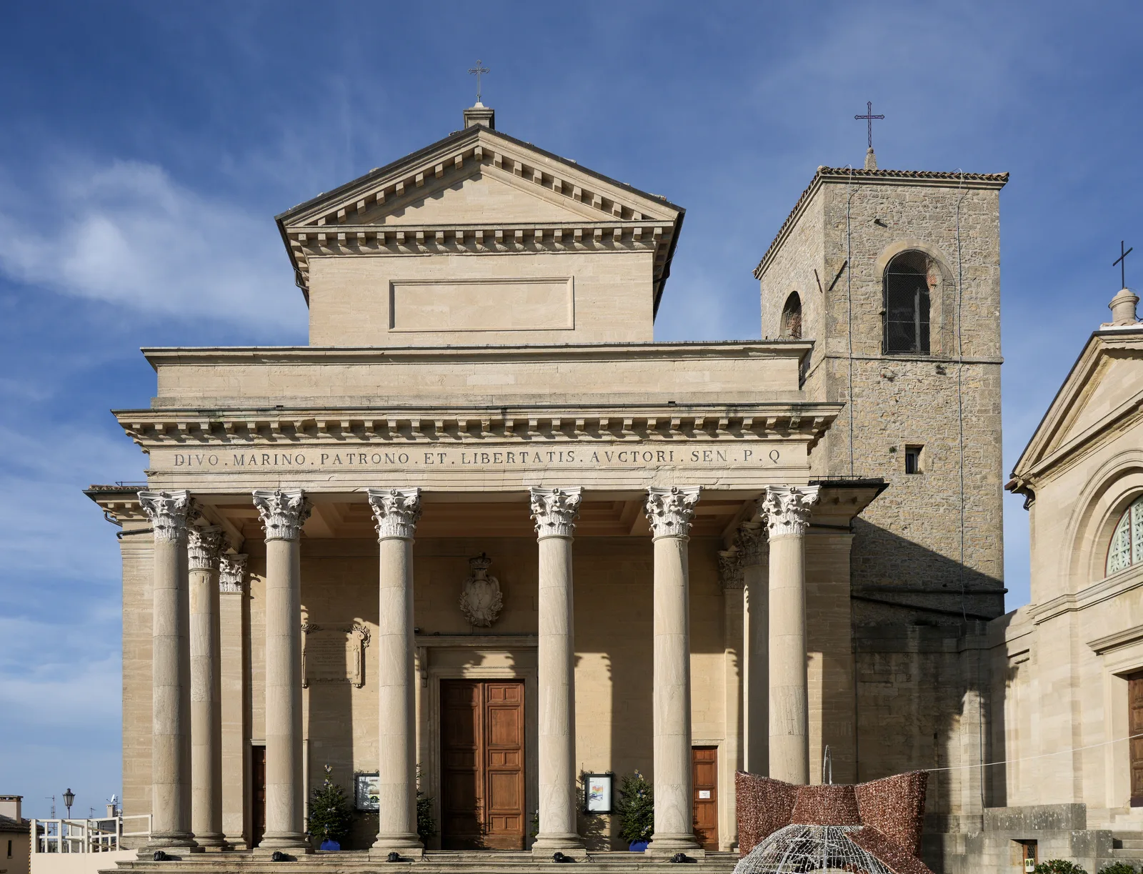 Kirche von Valdragone — Seilbahn Borgo Maggiore (San Marino)