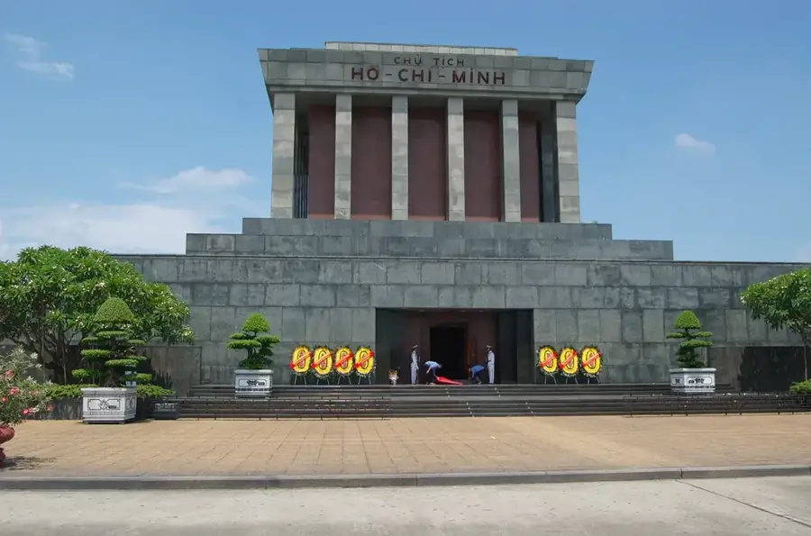 Ho-Chi-Minh-Mausoleum — Parfüm-Pagode (Vietnam)