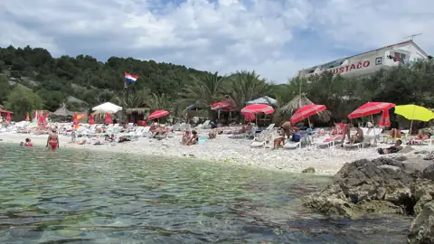 Pokonji Dol Beach