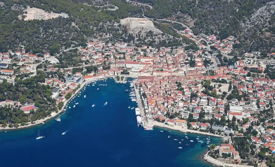 Hvar — Lacurile Plitvice (Croația)