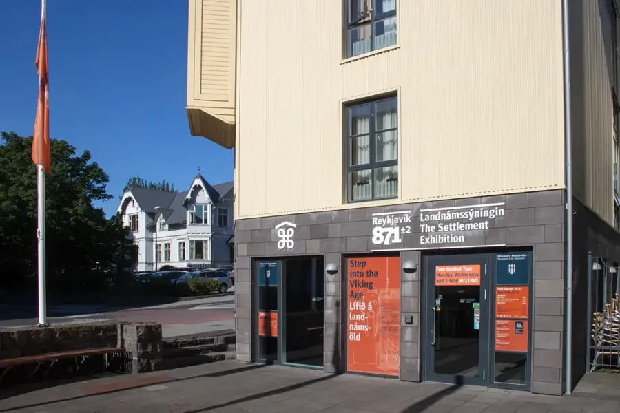 The Settlement Exhibition — Tjornin Lake Birdlife (Iceland)