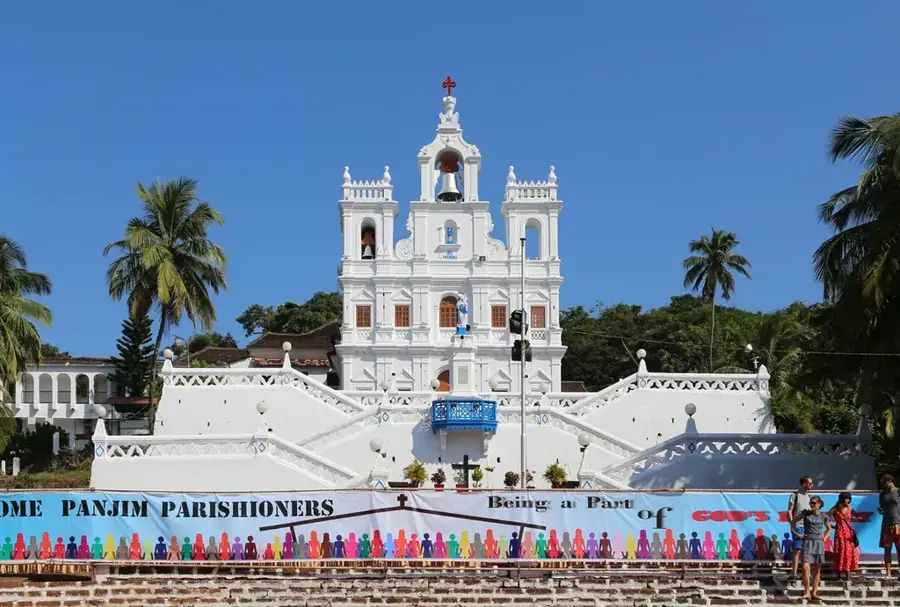 Biserica Maicii Domnului a Zămislirii — Podul peste râul Água Grande (São Tomé și Príncipe)