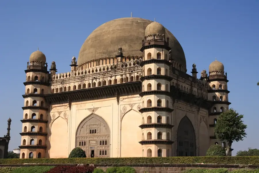 Gol Gumbaz — Bengaluru IT-Hub (Indien)