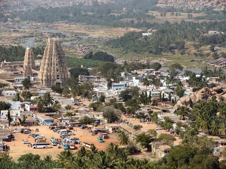Hampi Ruinen — Bengaluru IT-Hub (Indien)