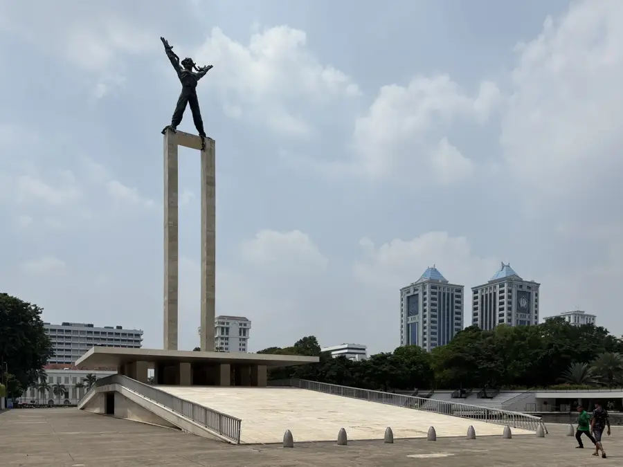 Monumentul Independenței — Banca Centrală a Guineei (Guineea)