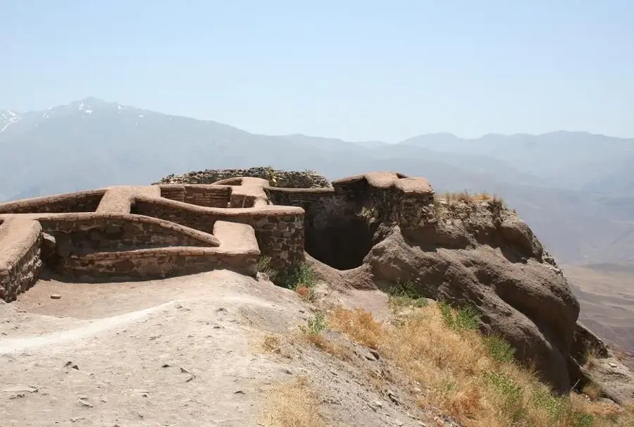 Festung Alamut — Gonbad-e Qabus (Iran)
