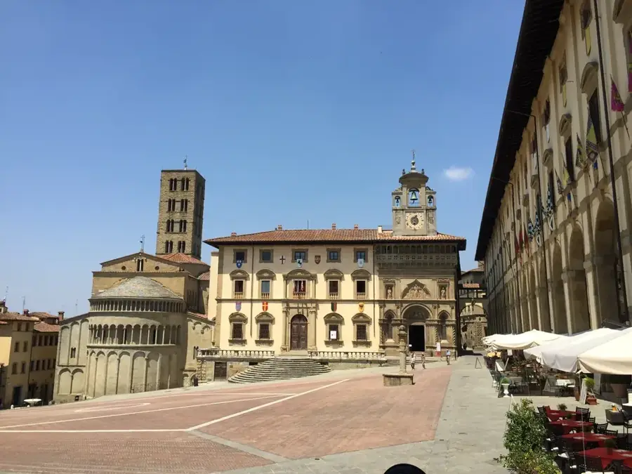 Piazza Grande (Arezzo) — Po River (Italy)