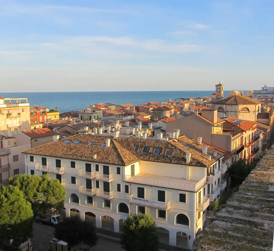Porto Recanati — Pietraperla (Italia)
