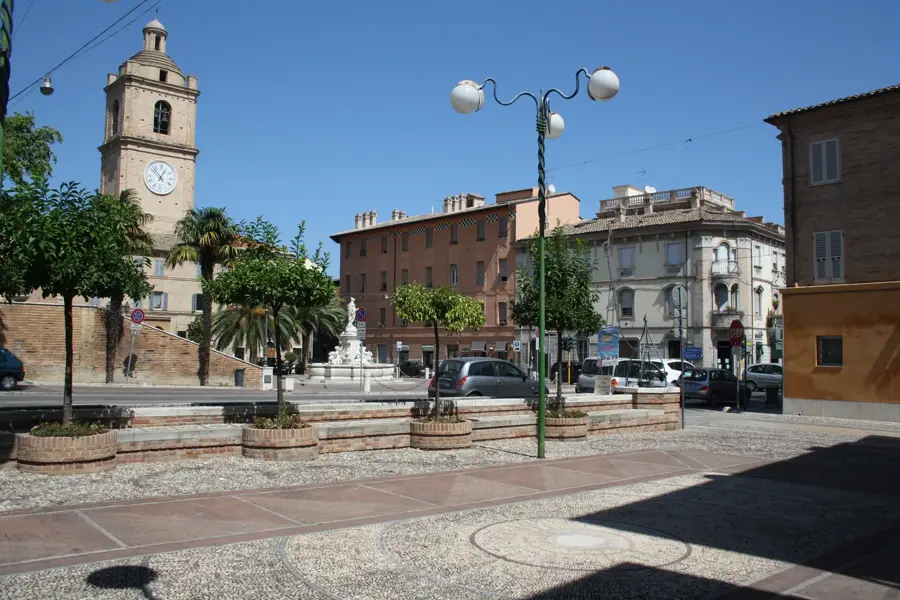Porto San Giorgio — Pietraperla (Italia)