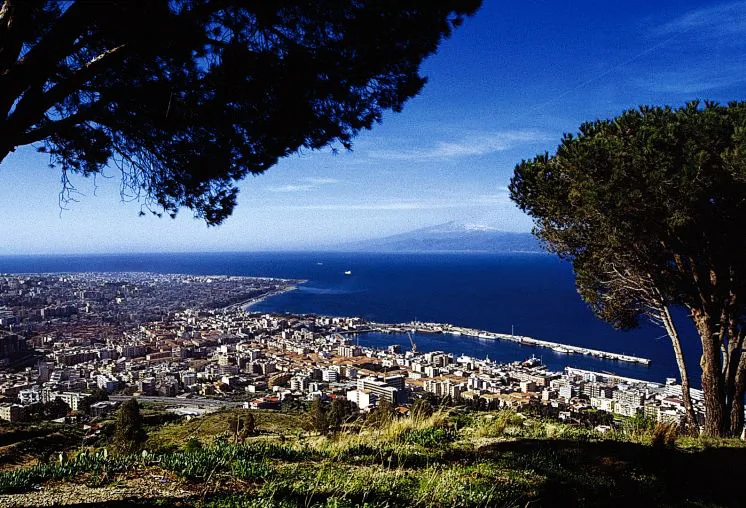 Reggio Calabria — Portul Gioia Tauro (Italia)