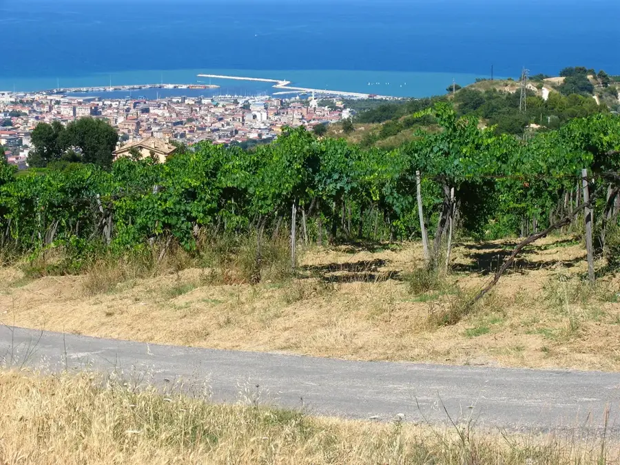 San Benedetto del Tronto — Pietraperla (Italia)