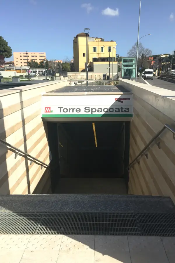 Torre Spaccata – city