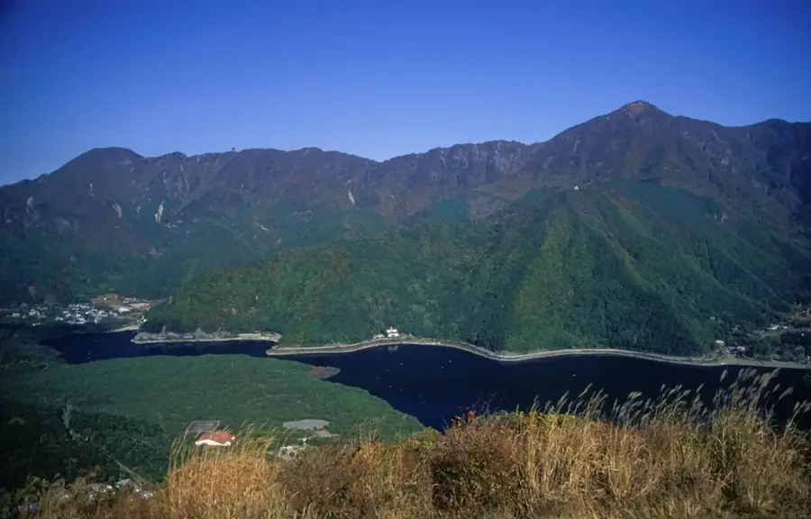 Aokigahara-Wald — Berg Asama (Japan)