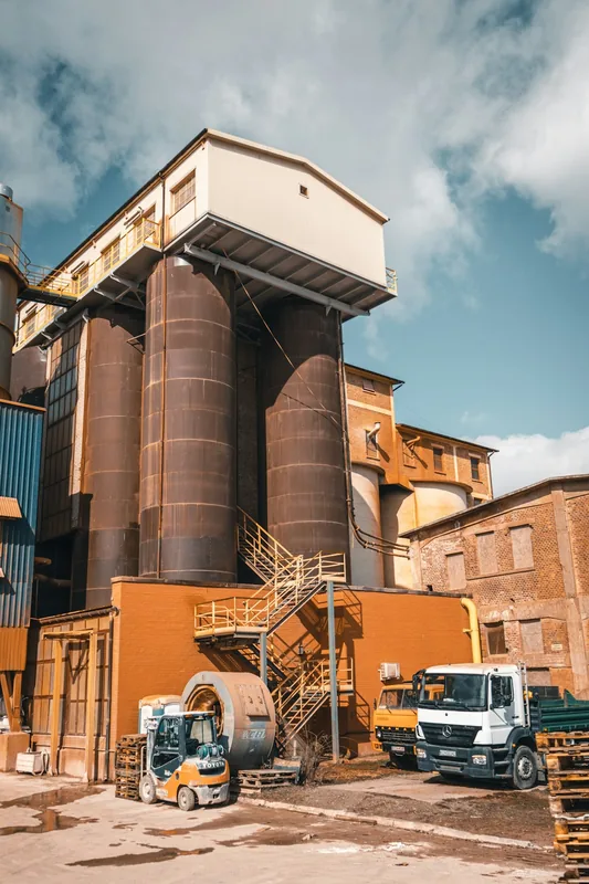 Fabrica de cacao CECAB — Podul peste râul Água Grande (São Tomé și Príncipe)