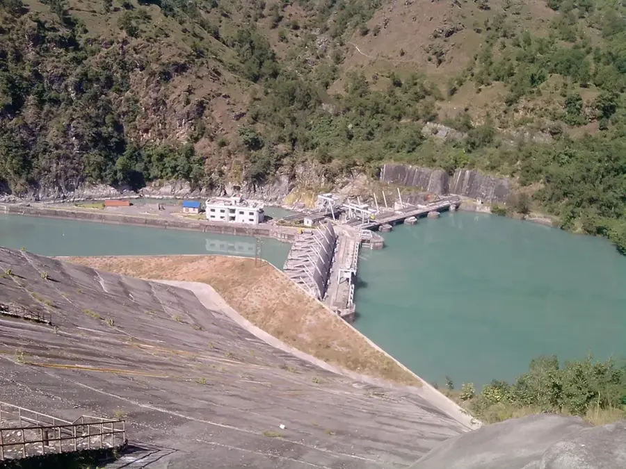 Wasserkraftwerk Upper Tamakoshi — Stahlstadt Bokaro (Indien)