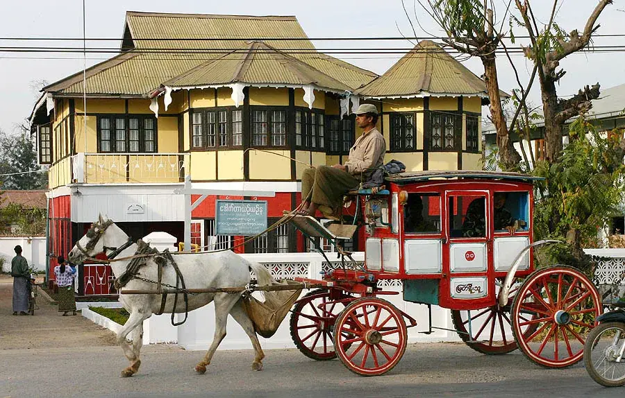Kandawgyi-Park — Botahtaung-Pagode (Myanmar)