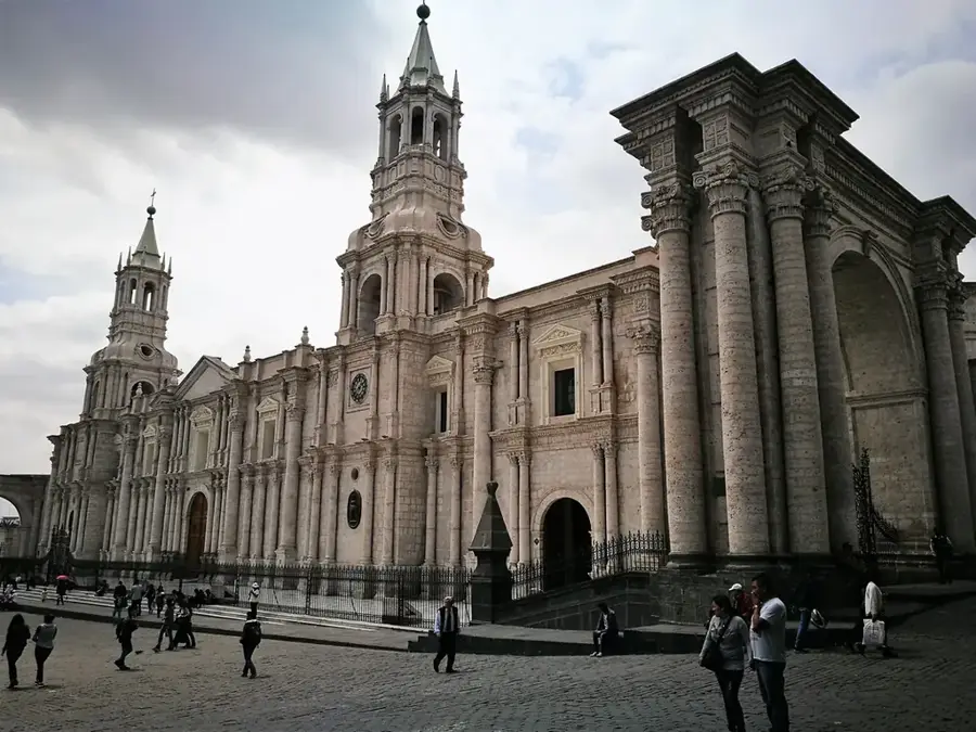 Catedrala din Arequipa — Crucea Condorului (Peru)