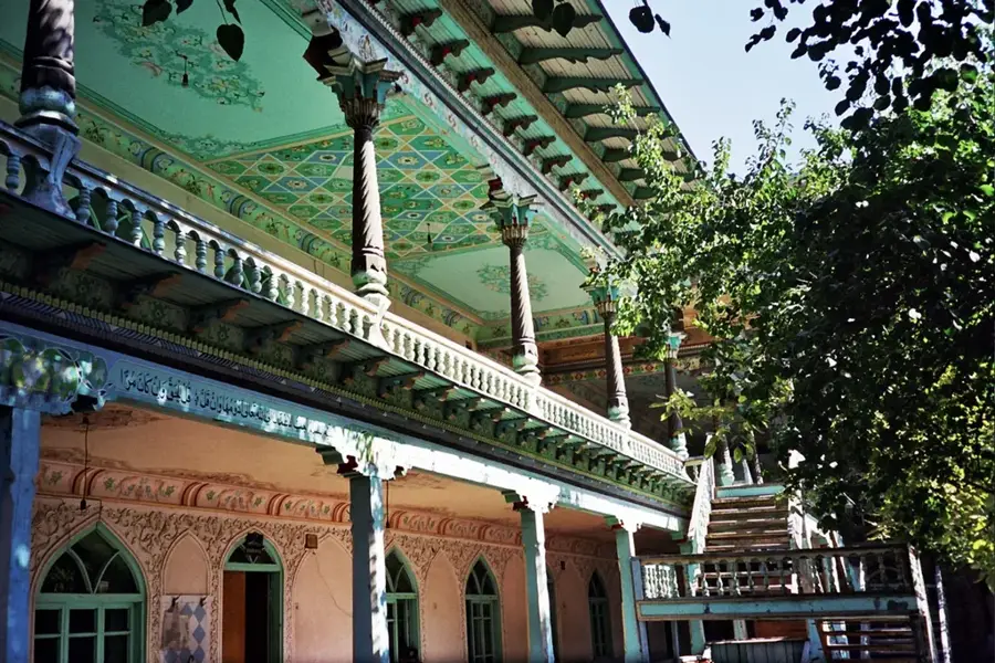Seidenfabrik Chudschand — Buston (Tadschikistan)
