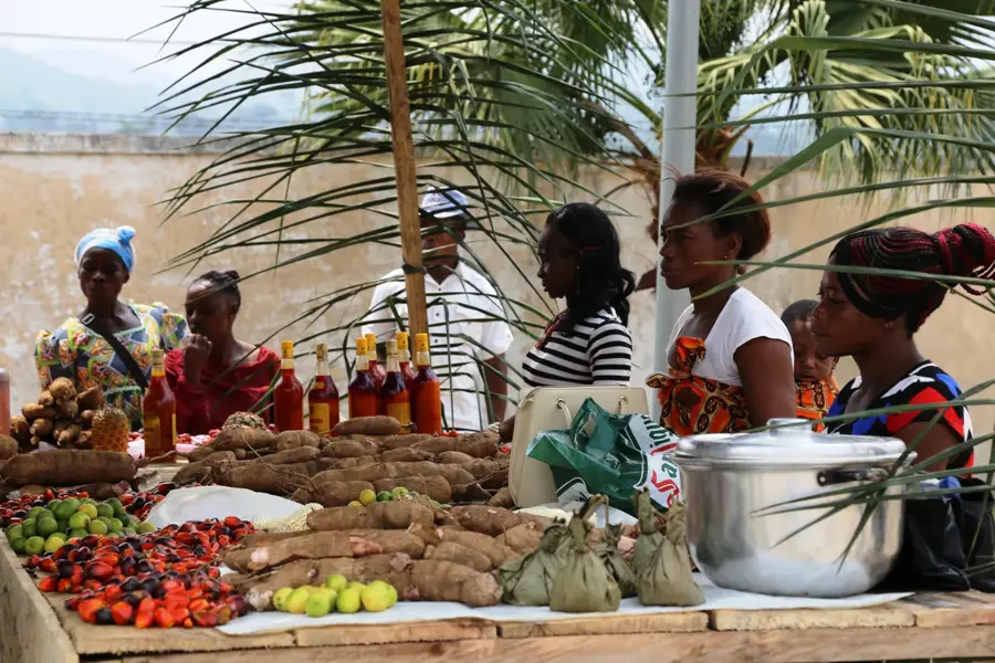 Kinderfreizeitzentrum Ebebiyín — Micomeseng (Äquatorialguinea)