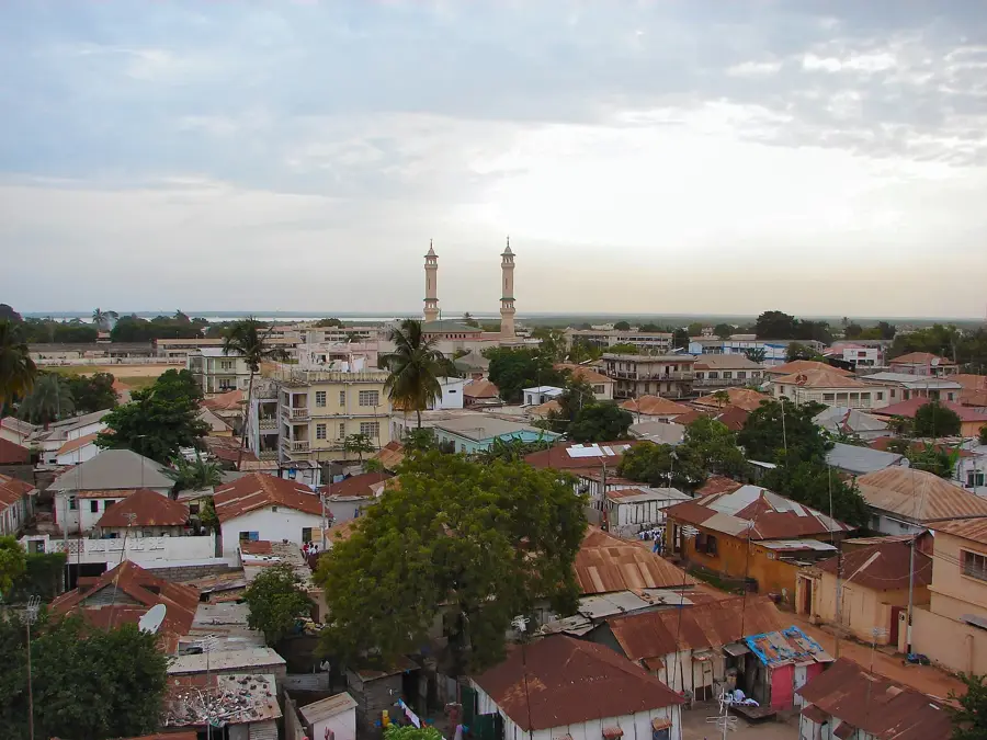 König-Fahad-Moschee — Banjul Breweries (JulBrew) (Gambia)