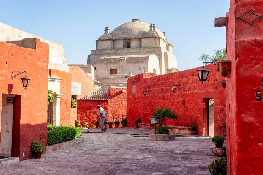 Mănăstirea Santa Catalina — Crucea Condorului (Peru)