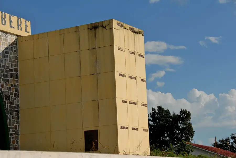 Krankenhaus Prince Regent Charles — Intwari Stadion (Burundi)