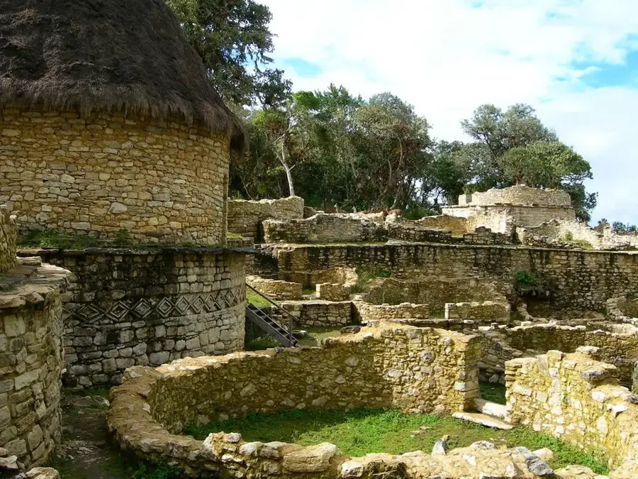 Kuélap — Cumbemayo (Peru)