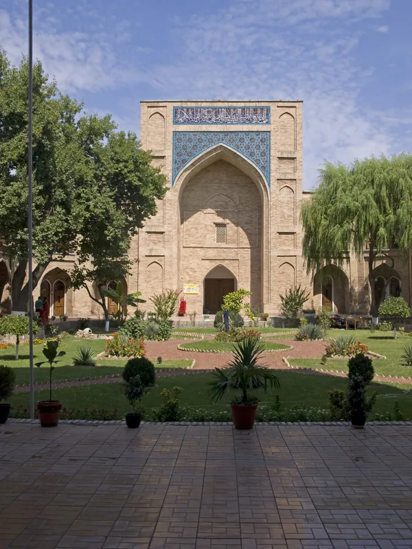 Kukeldasch-Madrasa — Mut-Denkmal (Usbekistan)