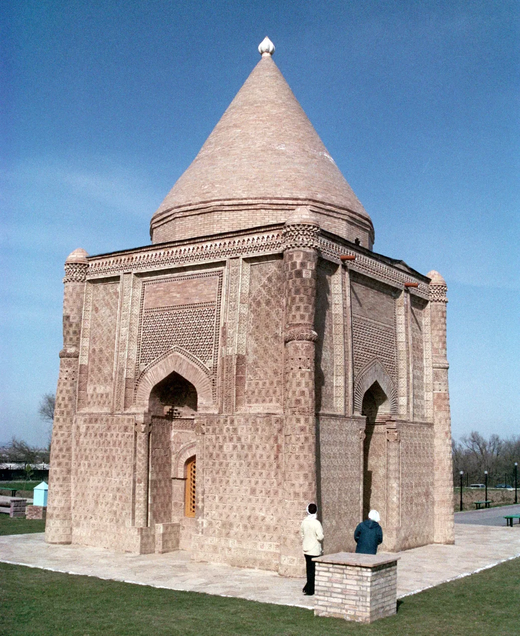 Mausoleul Babadzha Khatun — Râul Talas (Kârgâzstan)