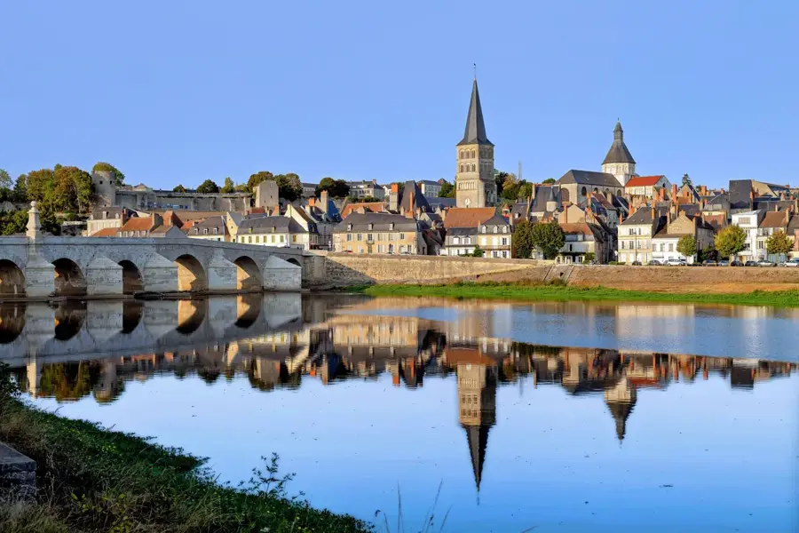 La Charité-sur-Loire — El Dher (Szomália)